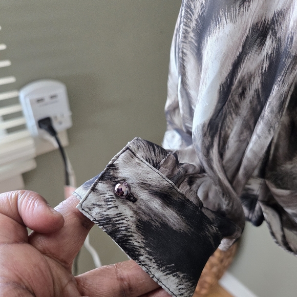 Jennifer Lopez Blouse sz Medium - Picture 2 of 6